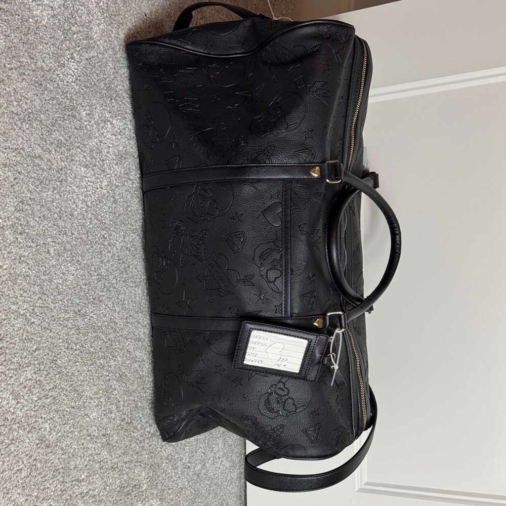 Betsey Johnson skull and heart weekender - Picture 3 of 7